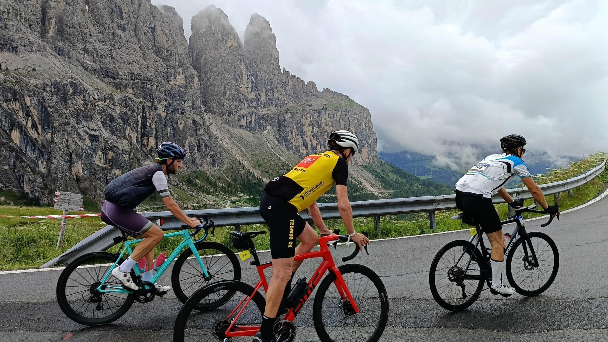 In-die-Pedale-fertig-los-Der-Giro-delle-Dolomiti-kann-beginnen