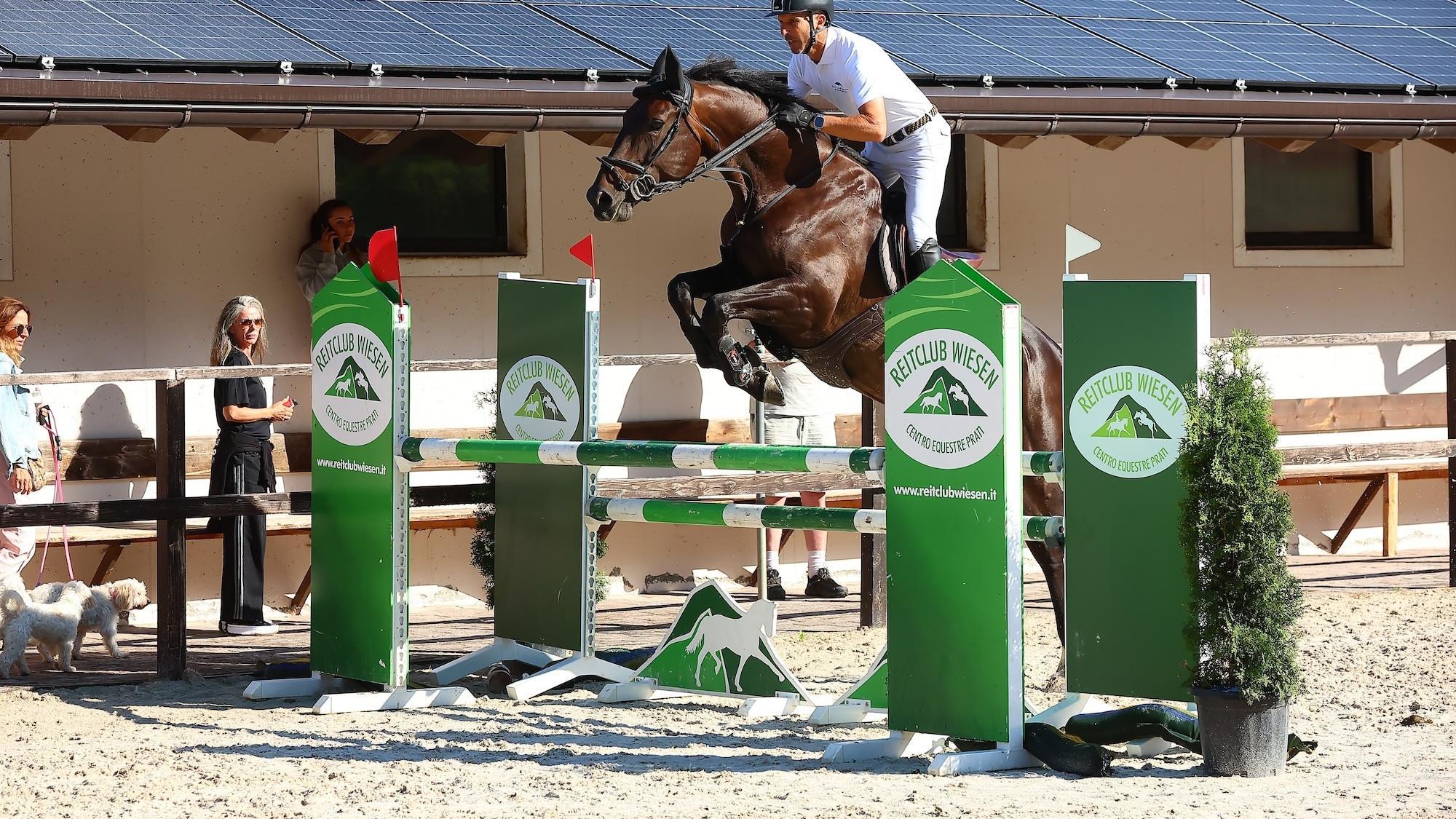 Jumping-in-the-Alps-Wenn-sich-Sohn-und-Vater-um-den-Sieg-batteln
