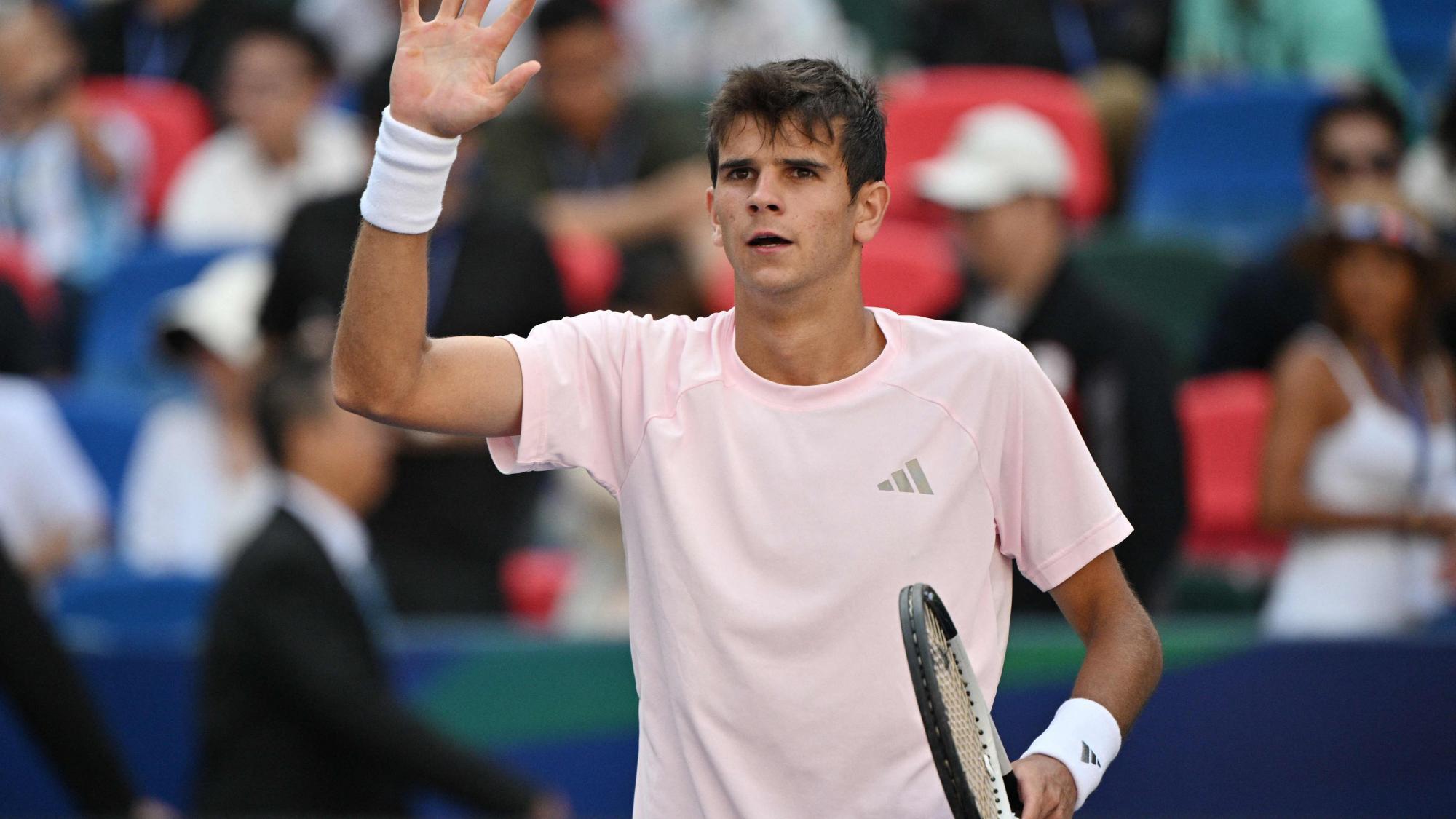 Casper Ruud advances as Felix Auger-Aliassime retires in Shanghai