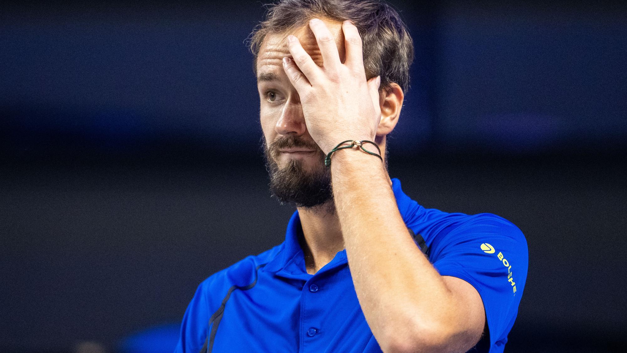 Daniil Medvedev Match Stopped After Ball Kid Collapses in Vienna