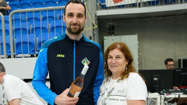 Armin Egger (left) showed a strong performance in the last game against Denmark with 656 pins.