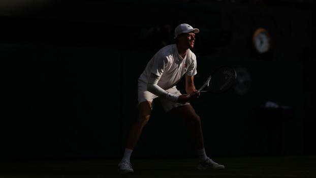 Jannik Sinner hat in Wimbledon den Thron bestiegen. © APA/afp / HENRY NICHOLLS