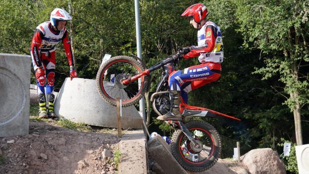 This weekend, the Trial competition for the Triveneto Trophy will take place at the "Trial Park Winkl" in Aldein. Over 100 trial athletes from northern Italy will compete on the extremely demanding course. SportNews took a look around Aldein on Saturday and spoke with Veronika Mur of the Trial Team South Tyrol. © stol