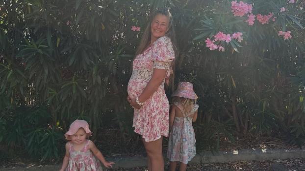 A prominent former skier is pregnant. © Instagram