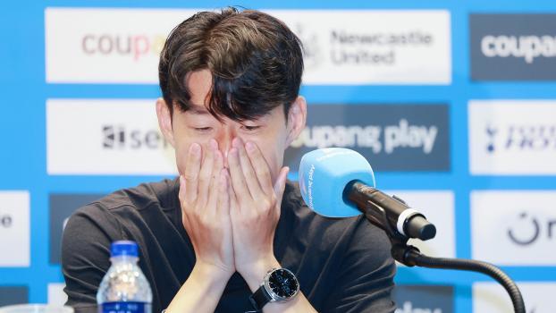Heung-Min Son became emotional at the press conference. © ANSA / YONHAP