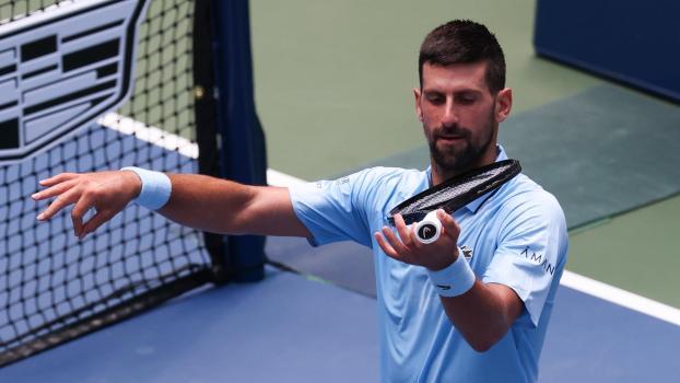 Novak Djokovic dedicated his victory to his daughter with this celebration. © ANSA / BRIAN HIRSCHFELD