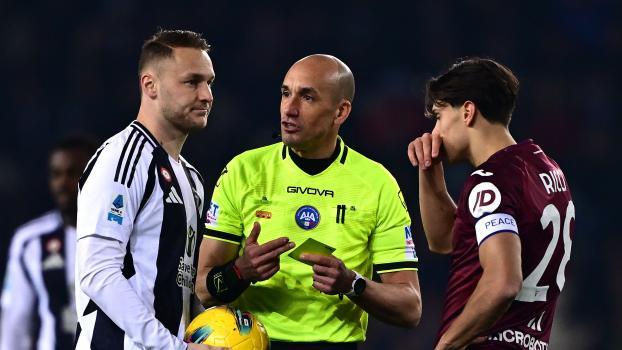 The referee will receive new equipment effective immediately. © APA/afp / MARCO BERTORELLO
