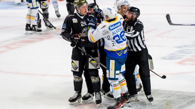 Things got heated between Merano (in black) and Cortina. © BK Photo