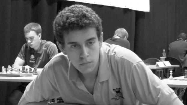 Daniel Naroditsky (†) © ANSA / STEFAN64