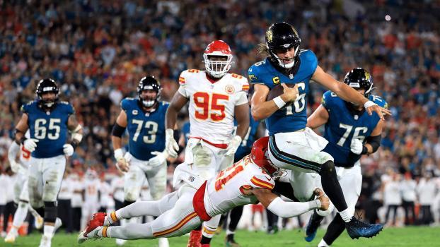 In this scene, Trevor Lawrence decides the game – with 23 seconds left. © APA / MIKE CARLSON