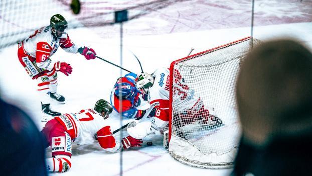 Sam Harvey delivered a strong performance in goal for Bolzano. © HCI / PAPA Productions. / Georgios Papaconstantis