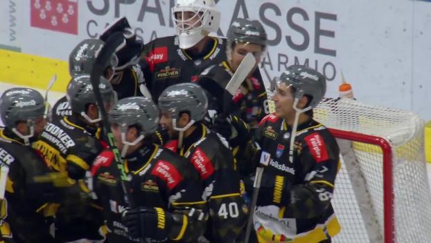 Même un jour après le passionnant derby du Tyrol du Sud entre le HC Falkensteiner Pustertal et le HCB Südtirol Alperia (5-3), ce match continue de dominer les conversations sur le hockey sur glace au Tyrol du Sud. À juste titre, voici les meilleurs moments de la rencontre à l'Intercable Arena en vidéo. © stol