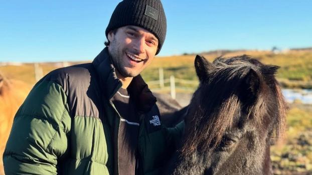Bolzano's top striker Shane Gersich poses with an Icelandic horse. © Instagram