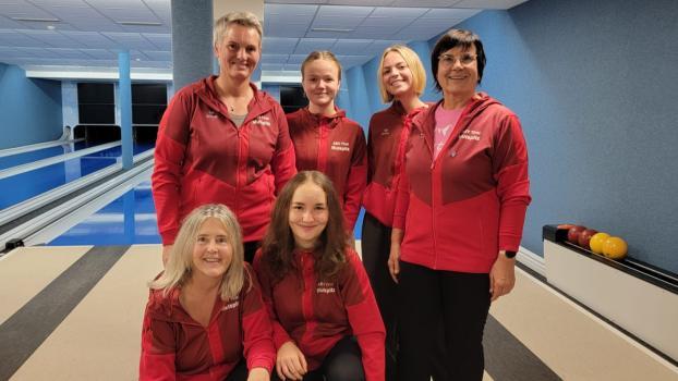 Die Keglerinnen von Tirol Mutspitz feierten gleich zwei Rekorde. Hinten von links Gabriele Gamper, Sara Waldner, Jasmin Ladurner und Helene Gamper; vorne von links Dora Rinner und Silvia Gaiser.