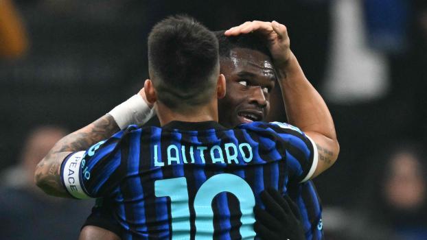 Inter celebrates a home victory. © APA/afp / STEFANO RELLANDINI