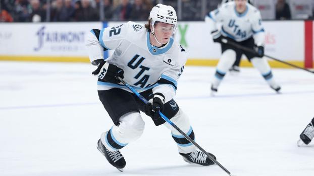 Logan Cooley ravit les fans de Mammoth © APA / SEAN M. HAFFEY