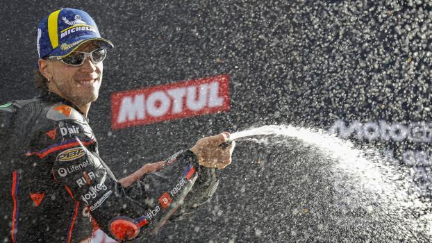 Marco Bezzecchi a fêté une dernière fois la fin de la saison. © ANSA / Ana Escobar