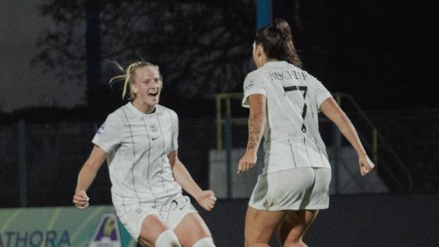 Nadine Nischler (right) led Como to victory.