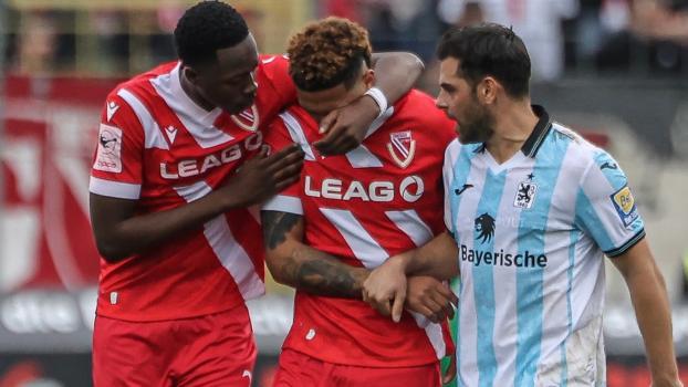 Visibly shocked: Energy professional Justin Butler (in the middle). © Social Media