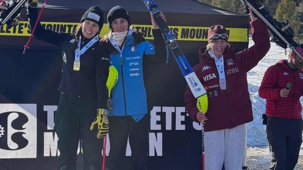 Anna Trocker (mitte) zeigte auf. © FISI