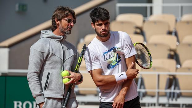 Carlos Alcaraz trennte sich völlig überraschend von Juan Carlos Ferrero (links). © ANSA / CHRISTOPHE PETIT TESSON