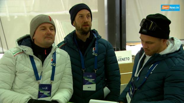 Beim Testrennen auf dem Olympia-Eiskanal am vergangenen Wochenende in Cortina d’Ampezzo machten viele Sportinteressierte große Augen. Der Völser Patrick Pigneter, der erfolgreichste Naturbahnrodler aller Zeiten (54 Weltcupsieg), stand in offizieller Funktion im Ziel des Eiskanals. SportNews war vor Ort und hat mit Pigneter das Rätsel gelöst. © stol