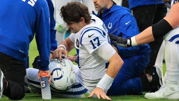 Daniel Jones musste verletzt runter. © APA / MIKE CARLSON