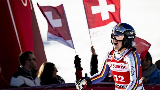 Emma Aicher kam am Sonntag zu Sturz. © ANSA / JEAN-CHRISTOPHE BOTT