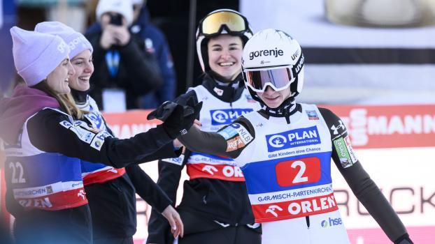 Nika Prevc a remporté la première épreuve du Two Nights Tour. © APA/afp / PHILIPP GUELLAND