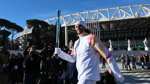 Olympiasieger Gianmarco Tamberi ist in Rom einer der Fackelläufer. © APA/afp / ALBERTO PIZZOLI