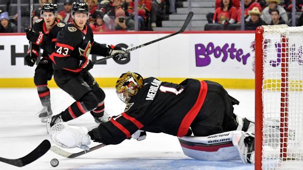 Ottawa-Goalie Leevi Meriläinen & Co. stecken in der Krise. © APA / TROY PARLA