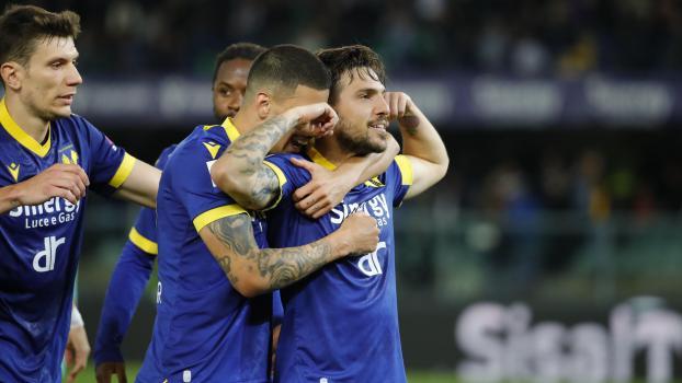 Simone Verdi celebrates after scoring for Hellas Verona in Serie A. © ANSA / EMANUELE PENNACCHIO