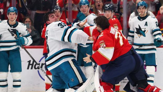 Alex Nedeljkovic et Sergei Bobrovsky se sont livrés à un combat de boxe endiablé. © APA / BRUCE BENNETT