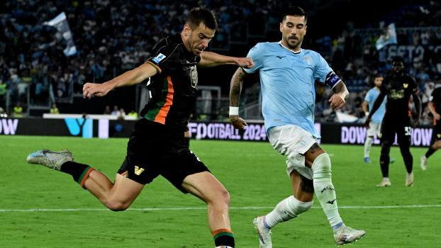 The upcoming FCS transfer (left) played for Venezia in Serie A last season. © AFP / TIZIANA FABI