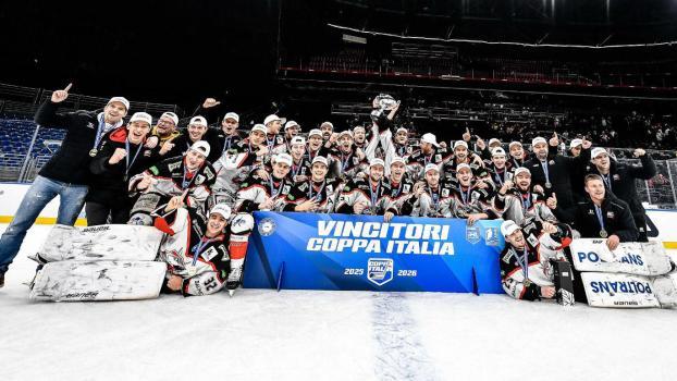 SV Kaltern celebrates their cup victory. © Diego Barbieri