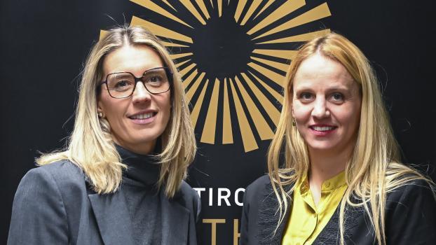 Die neue Direktorin Evi Hilpold (links) und ihre Stellvertreterin Alexia Demez.