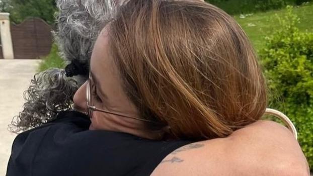 Un câlin sincère pour Sofia Goggia. ©Instagram