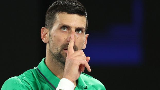 Novak Djokovic reagierte gereizt. © APA/afp / MARTIN KEEP