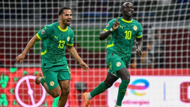Sadio Mané (rechts) hat den Senegal ins Finale des Afrika-Cups geschossen. © APA/afp / SEBASTIEN BOZON