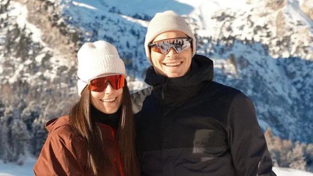 Bobpilot Patrick Baumgartner mit seiner Verlobten Greta. © Instagram