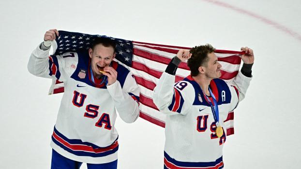 Die USA haben sich im Eishockey zum Olympiasieger gekrönt. © APA/afp / JULIEN DE ROSA