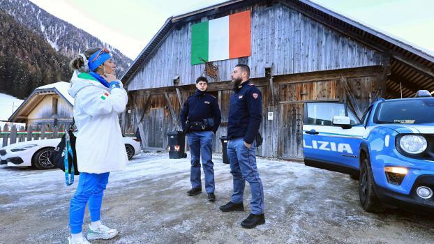 Hannah Auchentaller & Co. werden im Teamquartier rund um die Uhr von Polizeikräften bewacht. © Teyssot