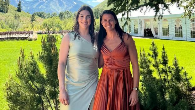 Hilary Knight (links) und Brittany Bowe (rechts) sind beide US-Sportlerinnen und bei Olympia 2026 dabei. © Soziale Medien