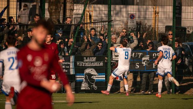 Manuel Brusco (ici près de la barrière) sera absent pendant un certain temps. © FC Obermais