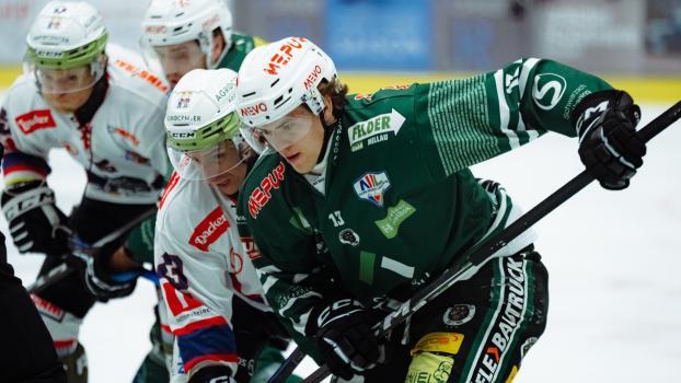 Simon Kostner (l.) war mit einem Treffer und einer Vorlage maßgeblich am Sieg der Rittner beteiligt. © ECB/Pircher