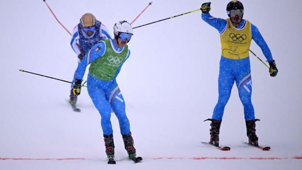Simone Deromedis (links) und Federico Tomasoni jubeln über Gold und Silber. © APA/afp / KIRILL KUDRYAVTSEV