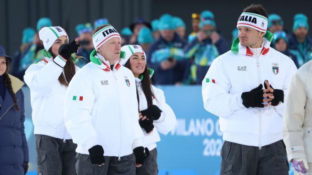 Tommaso Giacomel, Dorothea Wierer, Lukas Hofer und Lisa Vittozzi (v.r.) bei der Siegerehrung. © Felice Calabro'