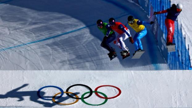 Les Jeux olympiques d'hiver de 2026 appartiennent désormais au passé pour Omar Visintin&nbsp;: originaire d'Algund, il participait dimanche à l'épreuve par équipes de snowboard cross avec Sofia Groblechner. Les deux Italiens n'ont pas réussi à se qualifier pour les demi-finales. Cependant, le trentenaire n'a pas laissé cet échec l'abattre. Retrouvez notre interview audio réalisée à Livigno, dans laquelle il évoque également son avenir. © stol