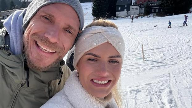 Eine Biathlon-Ikone im großen Babyglück. © Instagram