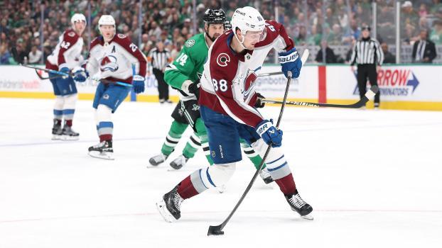 Martin  Necas sammelte vier Punkte. © APA / STACY REVERE